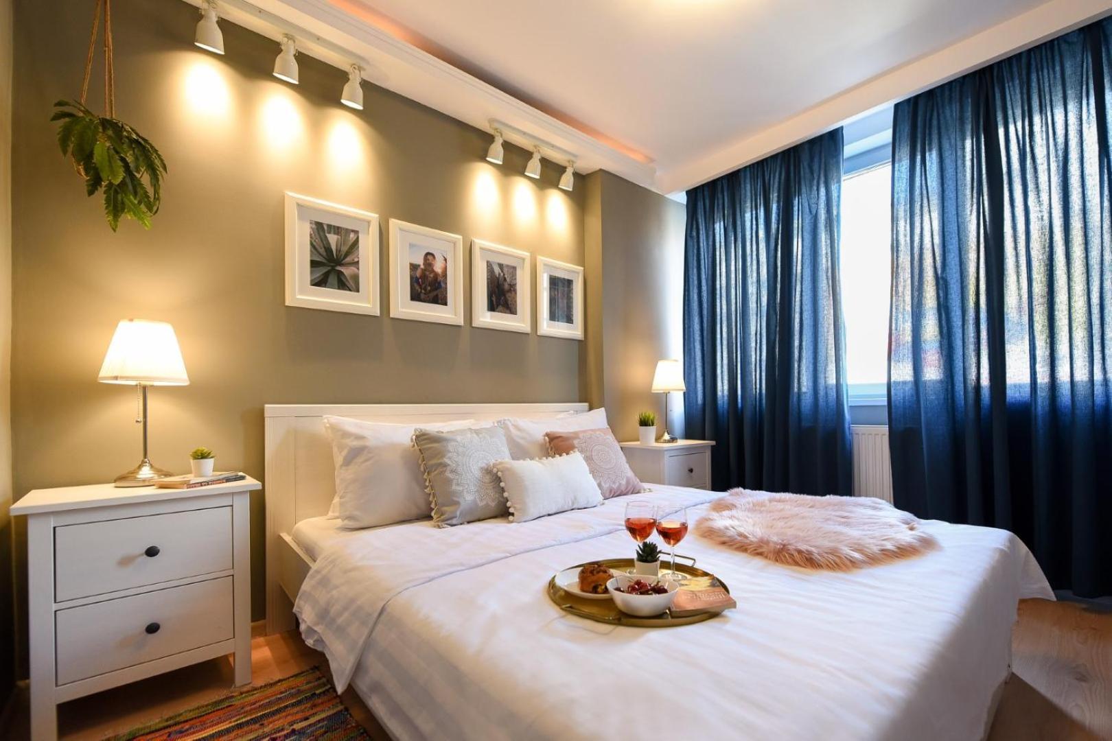Downtown Oasis: Central Apartments With Cozy Charm Bukarest Kültér fotó