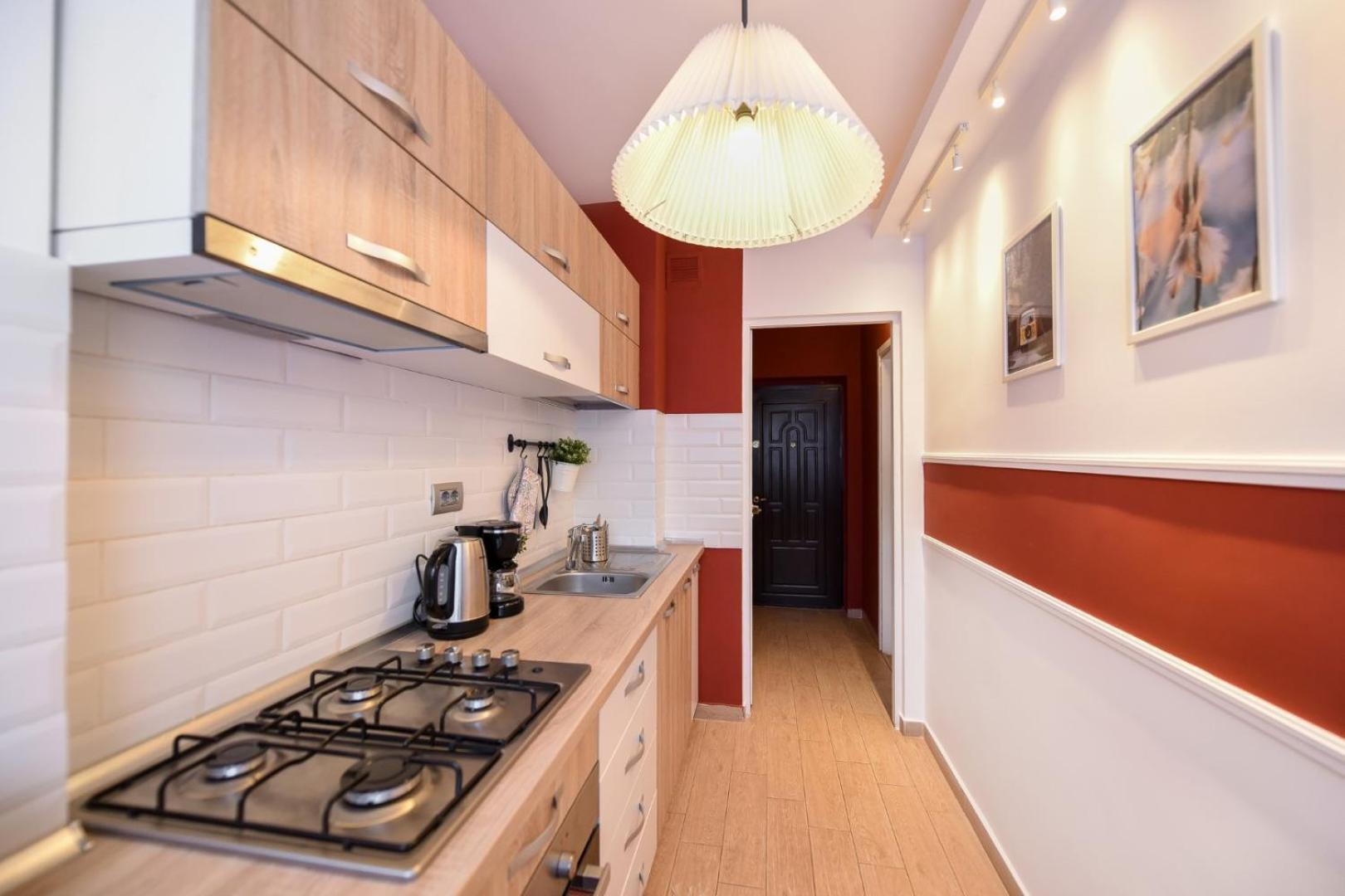 Downtown Oasis: Central Apartments With Cozy Charm Bukarest Szoba fotó