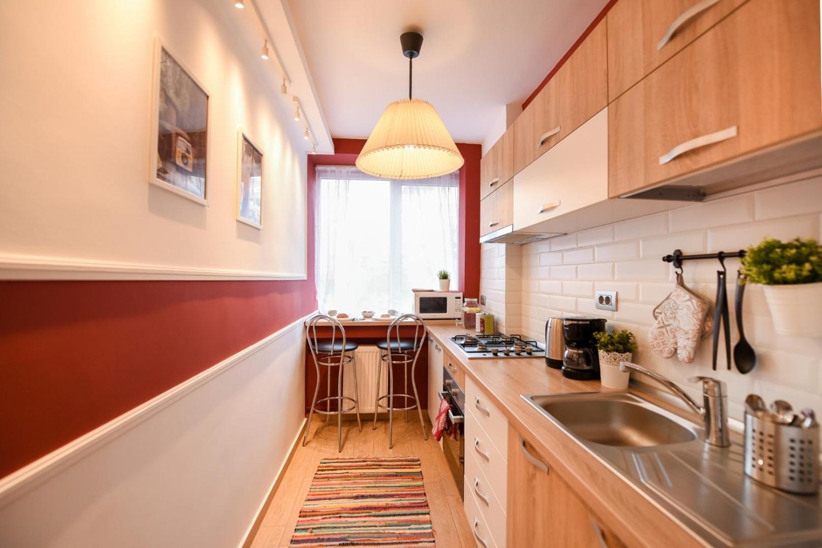 Downtown Oasis: Central Apartments With Cozy Charm Bukarest Szoba fotó